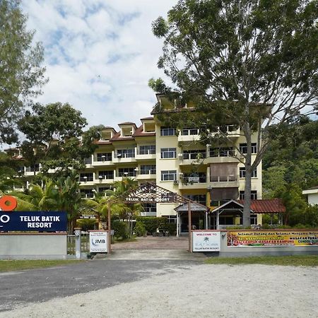 Capital O 89484 Teluk Batik Resort Kampong Telok Batu Exterior photo