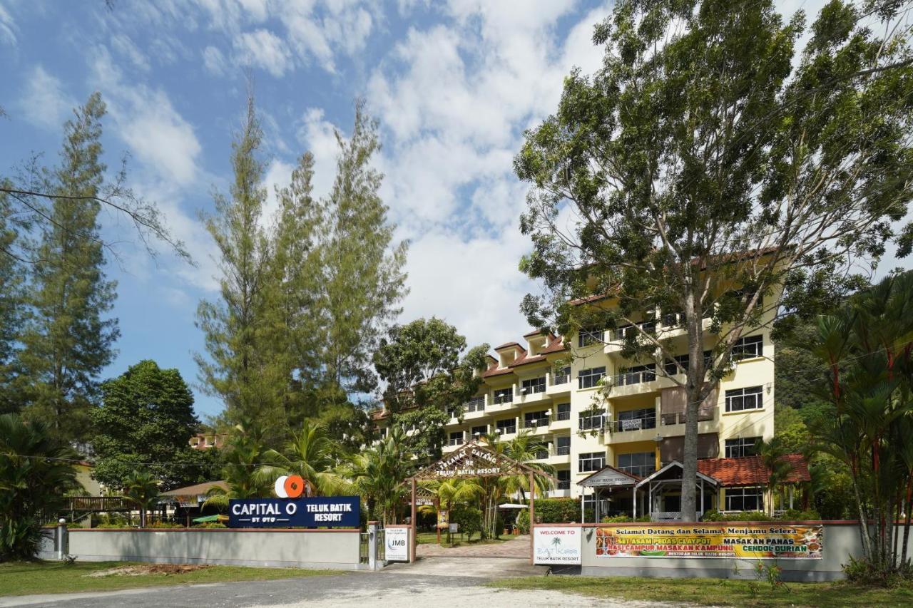 Capital O 89484 Teluk Batik Resort Kampong Telok Batu Exterior photo